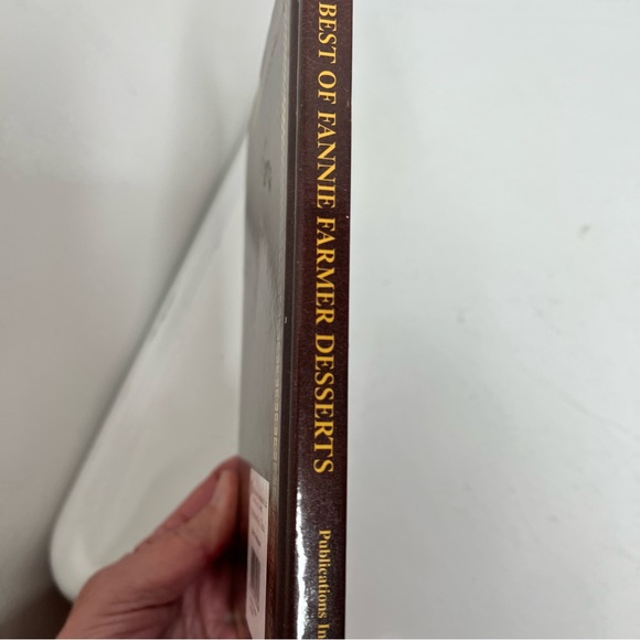 The Best of Fannie Farmer Desserts recipe cookbook - Picture 2 of 8